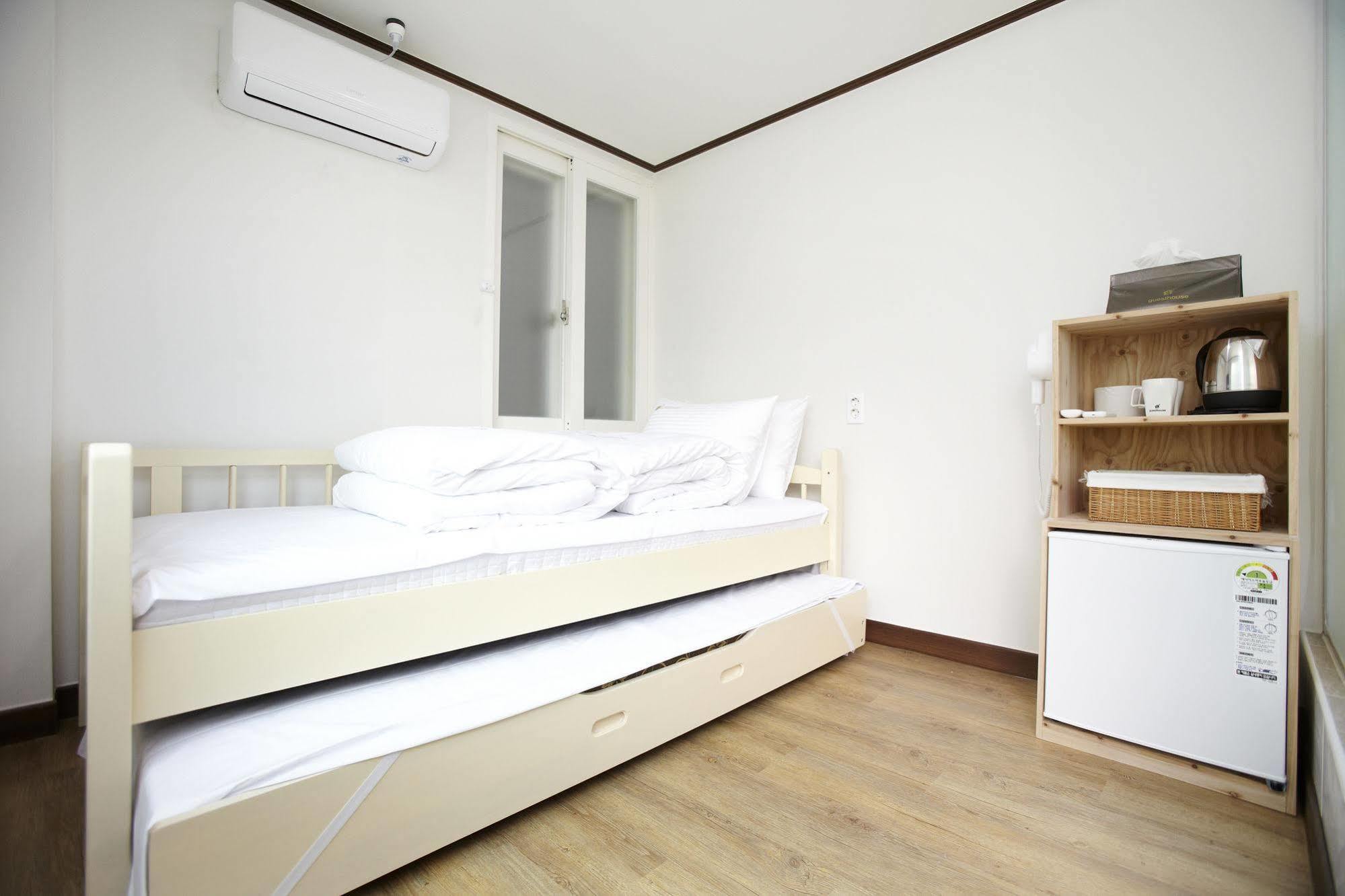 24 Guesthouse Sinchon Hongdae Σεούλ Εξωτερικό φωτογραφία