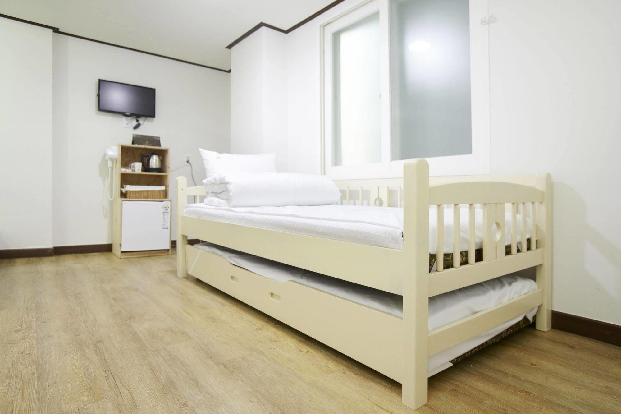 24 Guesthouse Sinchon Hongdae Σεούλ Εξωτερικό φωτογραφία