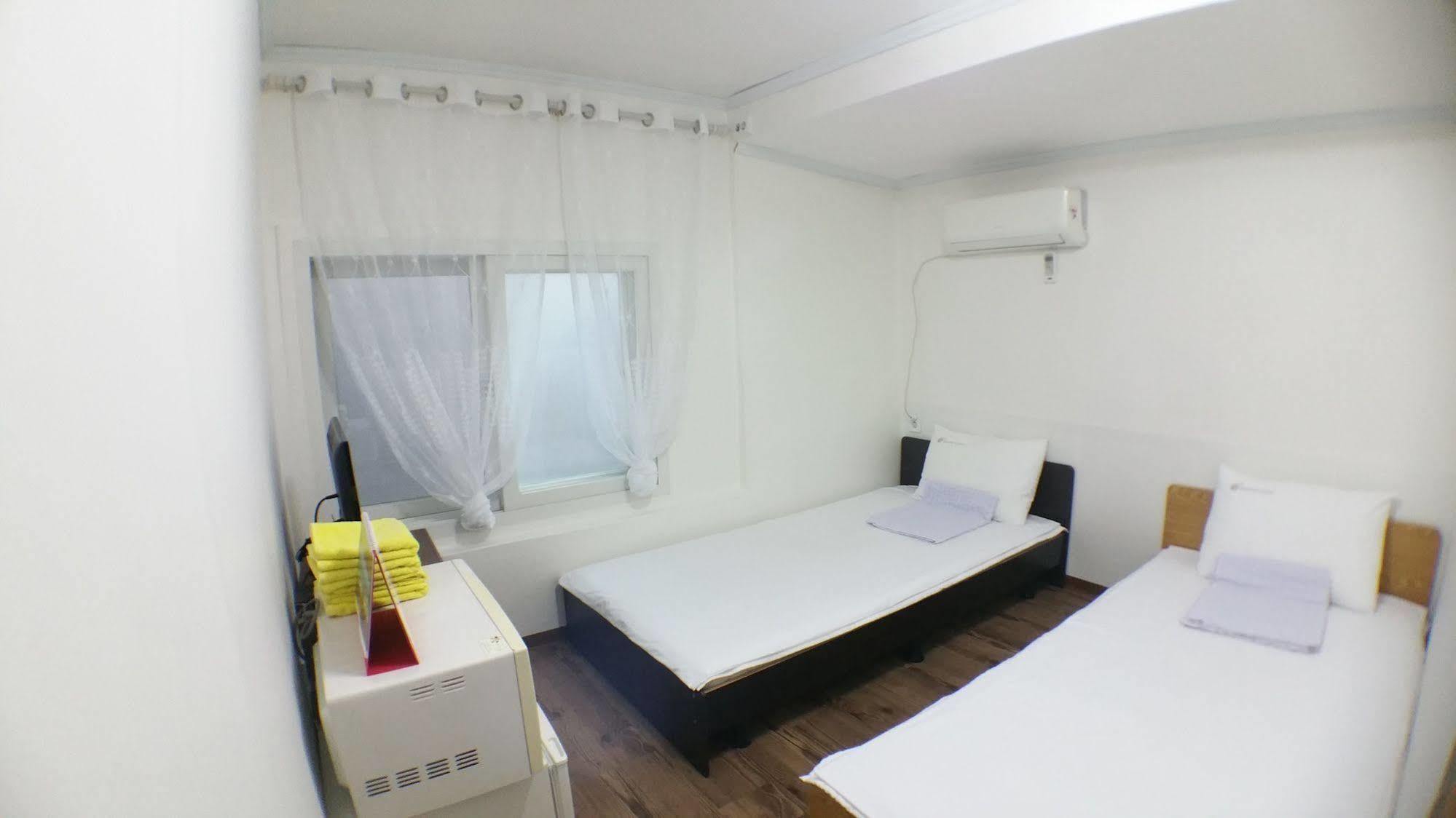 24 Guesthouse Sinchon Hongdae Σεούλ Εξωτερικό φωτογραφία